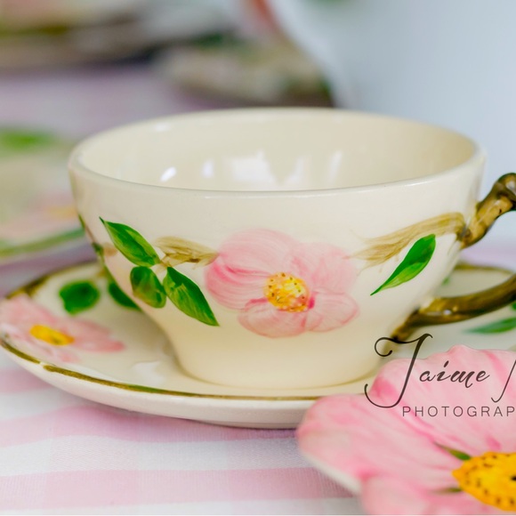 Franciscan Desert Rose 8 Dinner Plates/  8 Sauces and 8 Cups
USA MINT Vintage - Picture 1 of 2